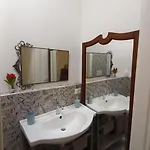 Matrimoniale Francese Con Bagno Privato Affittacamere Noicattaro